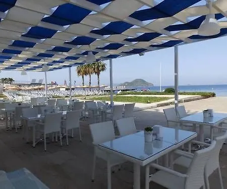 Club Blue White Complex