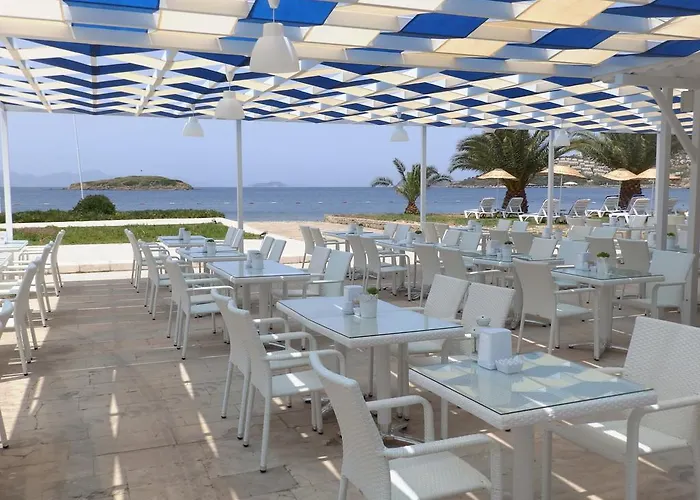Club Blue White Complex