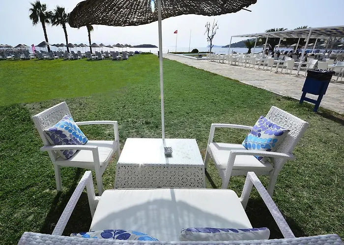 Complex Club Blue White Turgutreis