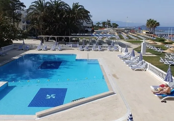 Club Blue White Complex Turgutreis